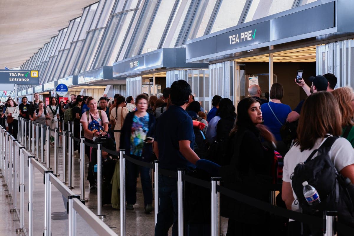 US to rescind 200,000 business and travel visas from those seeking asylum: report