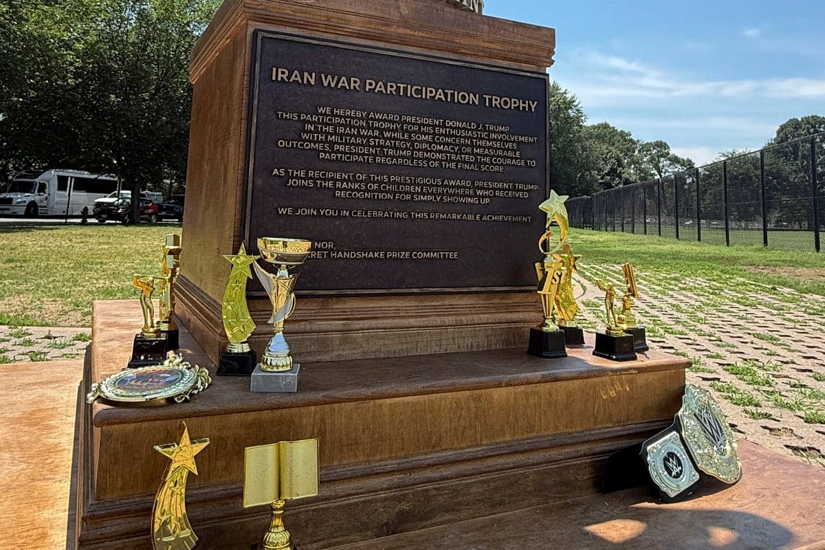 A new statue trolling Trump and his war with Iran has appeared on the DC National Mall