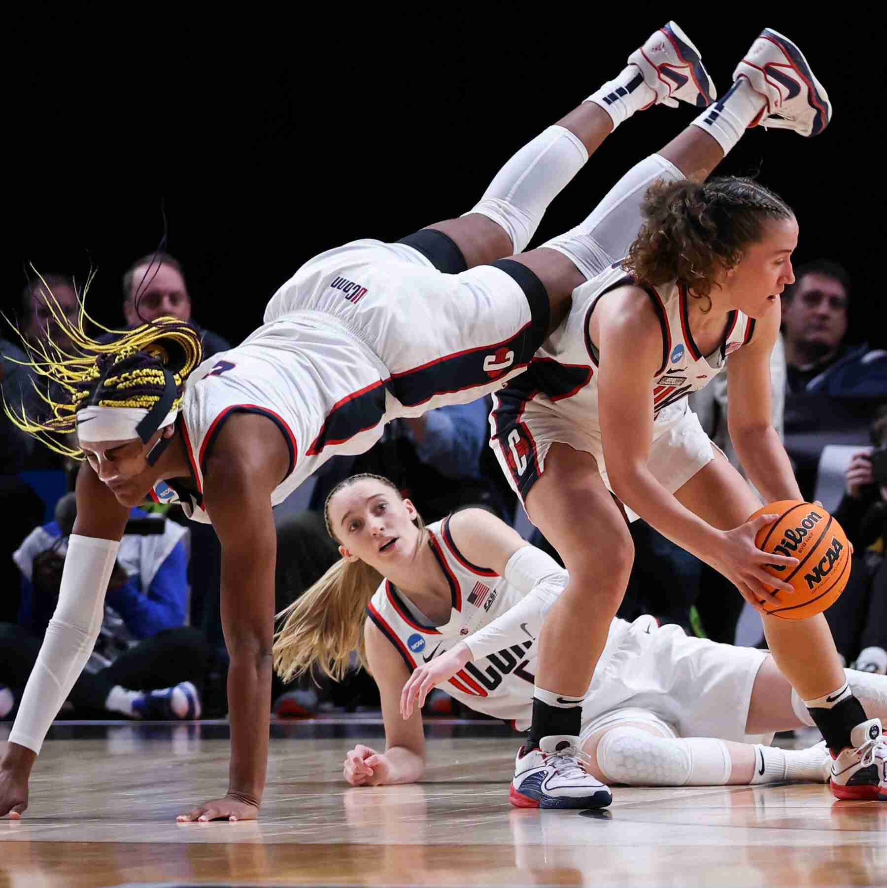 Women’s Elite Eight Is Set: UConn, U.S.C., Iowa and L.S.U. Advance