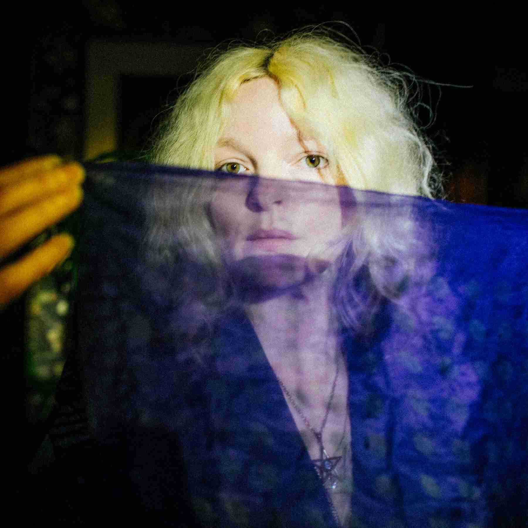 Jessica Pratt’s Timeless Folk Music Is Evolving. Slowly.