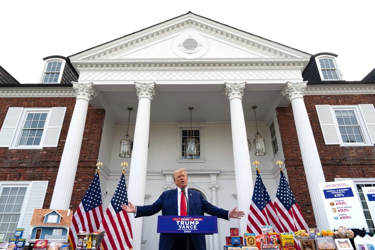 Trump’s 2024 photo op comes back to haunt Republicans in the midterms