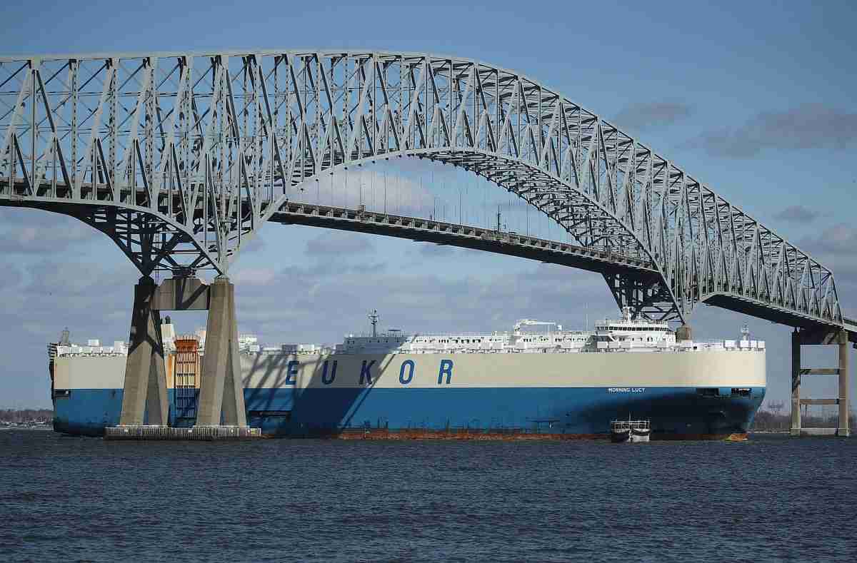 Key Bridge collapse – latest: Baltimore responding to major incident as cars and pedestrians fall into river
