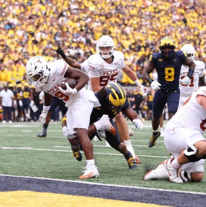 No. 3 Texas Dominates No. 10 Michigan, 31-12, in Marquee Matchup