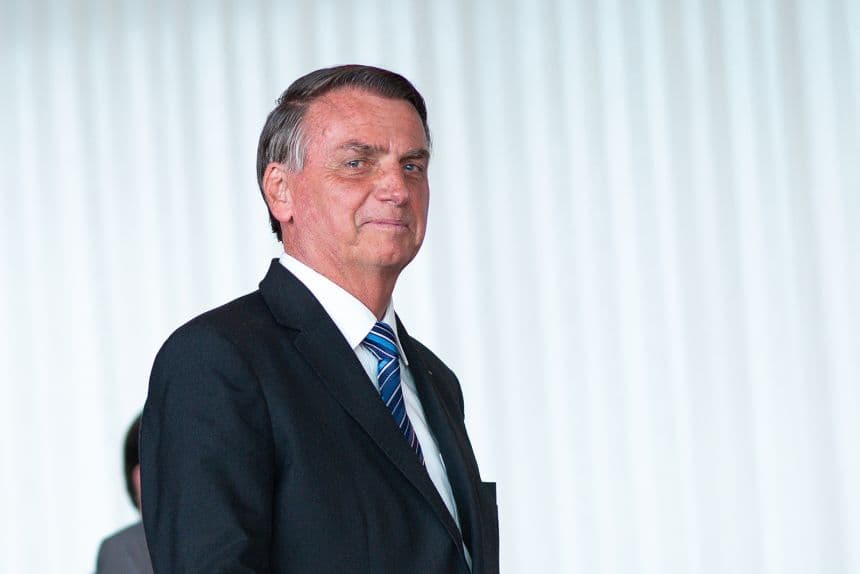 Brazil, Flavio Bolsonaro Runs for Presidency: A Showdown with Lula