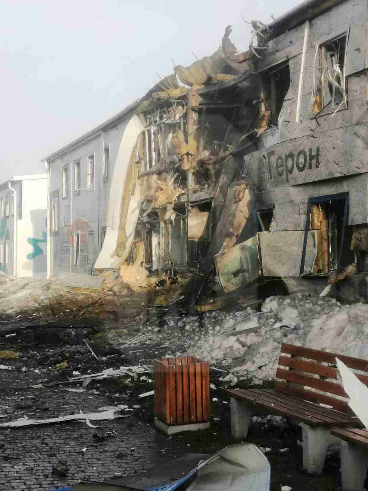 Russia-Ukraine war – live: Kyiv at ‘critical point’ US warns as drone strike on Russian refinery injures 12