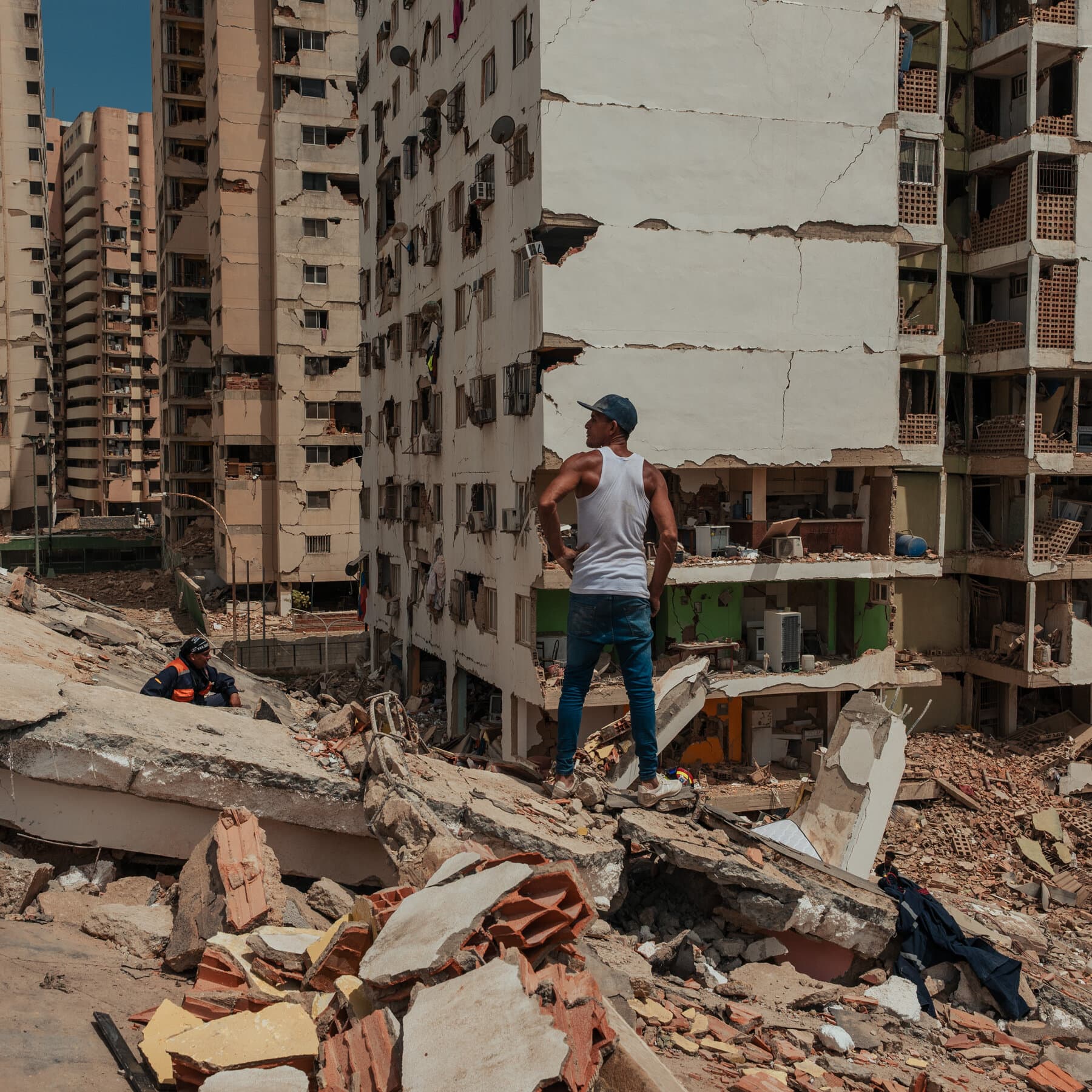 Hoping for Miracles as Venezuela Digs Out From Massive Quakes