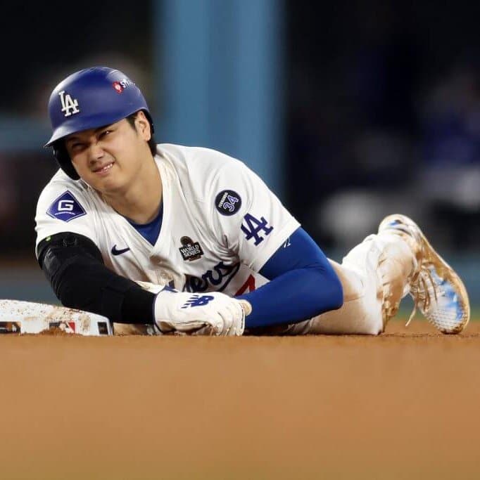 Dodgers Seize 2-0 Lead Over the Yankees in a Win Overshadowed by Injury