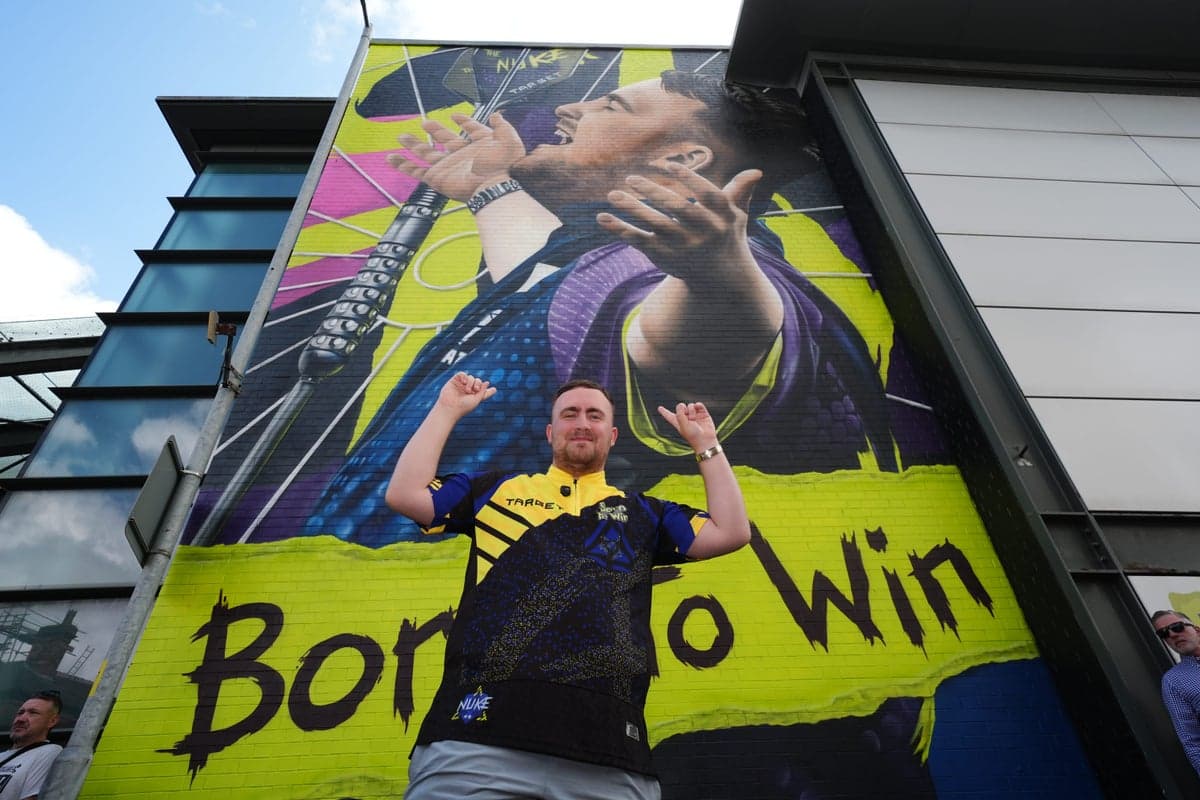 Luke Littler honoured with mural – after nan got early peek from passing bus