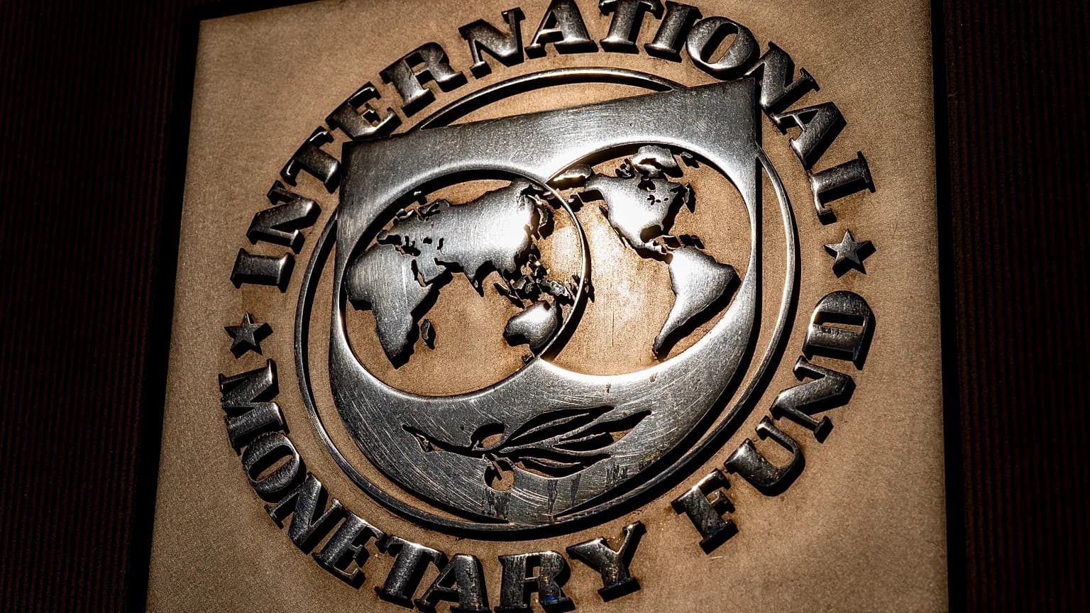 IMF: Global Economy Shows Resilience but Faces Risks; Italian GDP Forecasts Improved