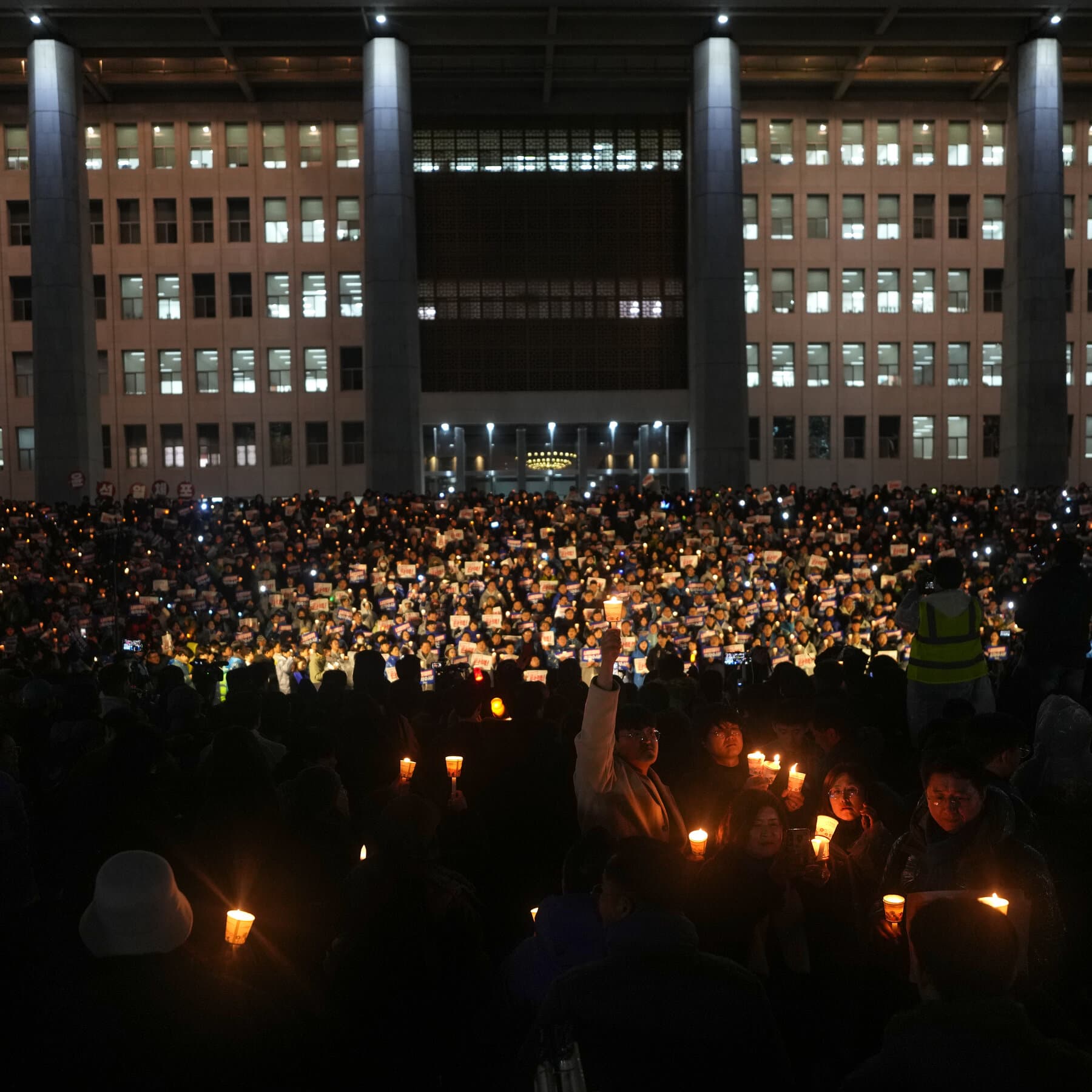 South Korea’s Lawmakers Question Military About Yoon’s Martial Law Order