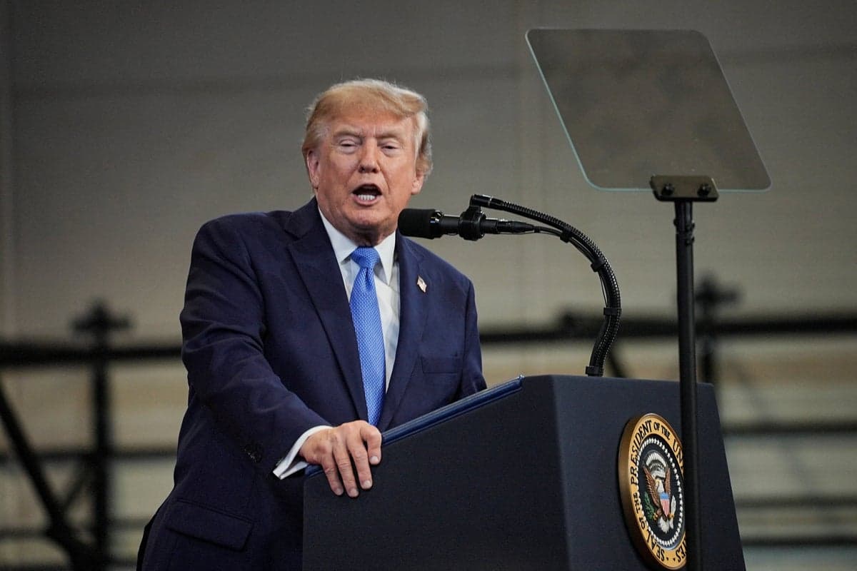 Trump oddly claims ‘young beautiful girls’ come to White House and thank him