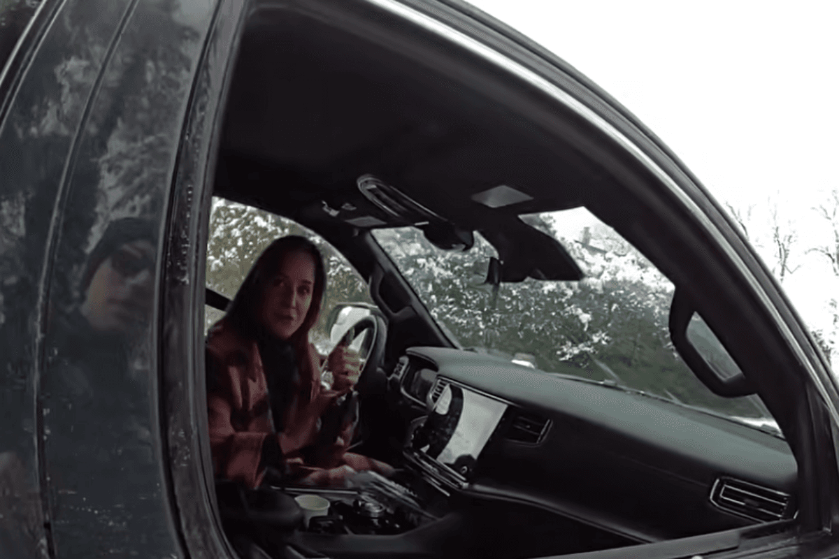 Ex-NFL reporter Dianna Russini caught on camera using texts from an NFL source to evade traffic ticket 