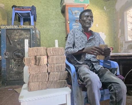 ‘It’s like we went bankrupt overnight’: poorest Somalis suffer as piles of worthless shillings mount up