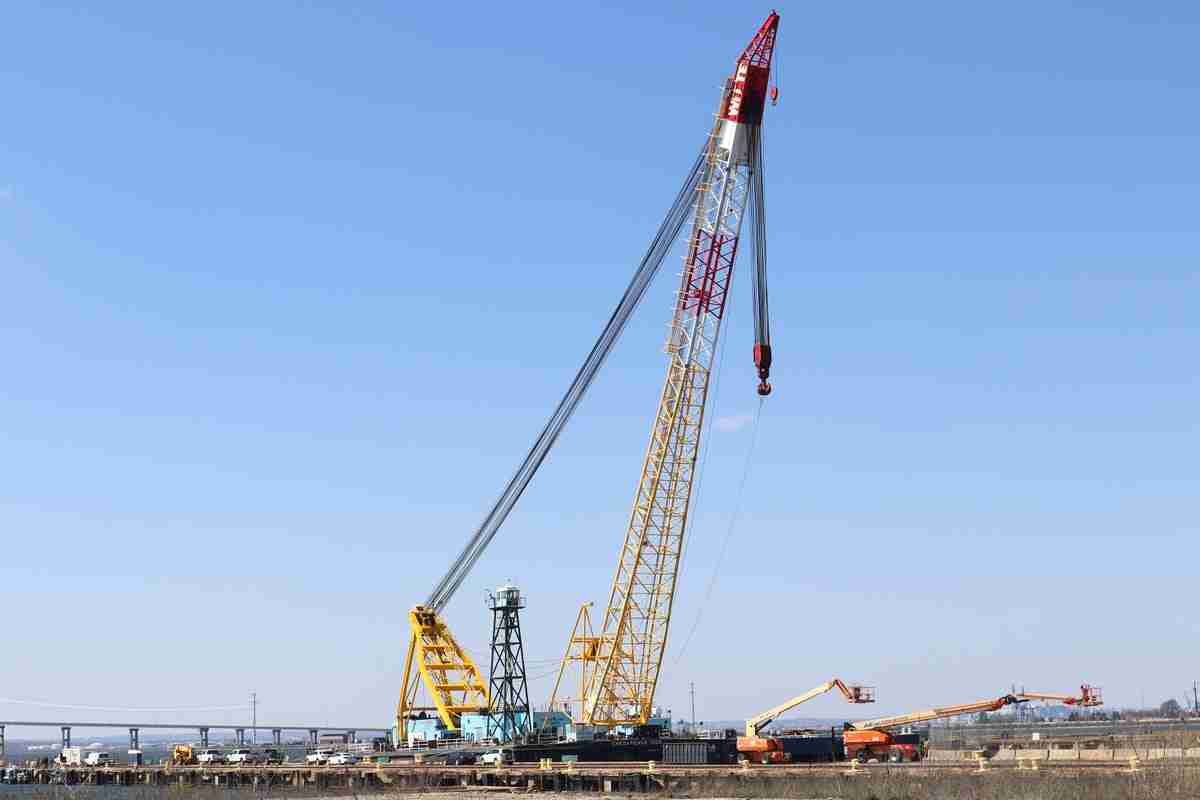 Baltimore Key Bridge collapse latest news: Massive crane that can lift 1,000 tons joins clean-up operation