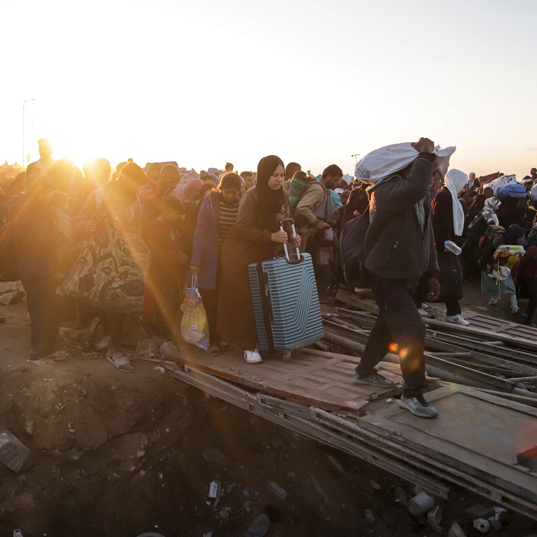 In Carts and on Foot, Gazans Make the Long Trek Home