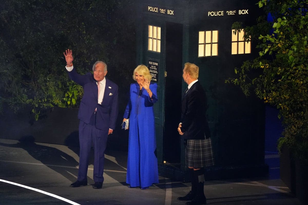 King and Queen arrive in Tardis as Commonwealth Games regenerate in Glasgow