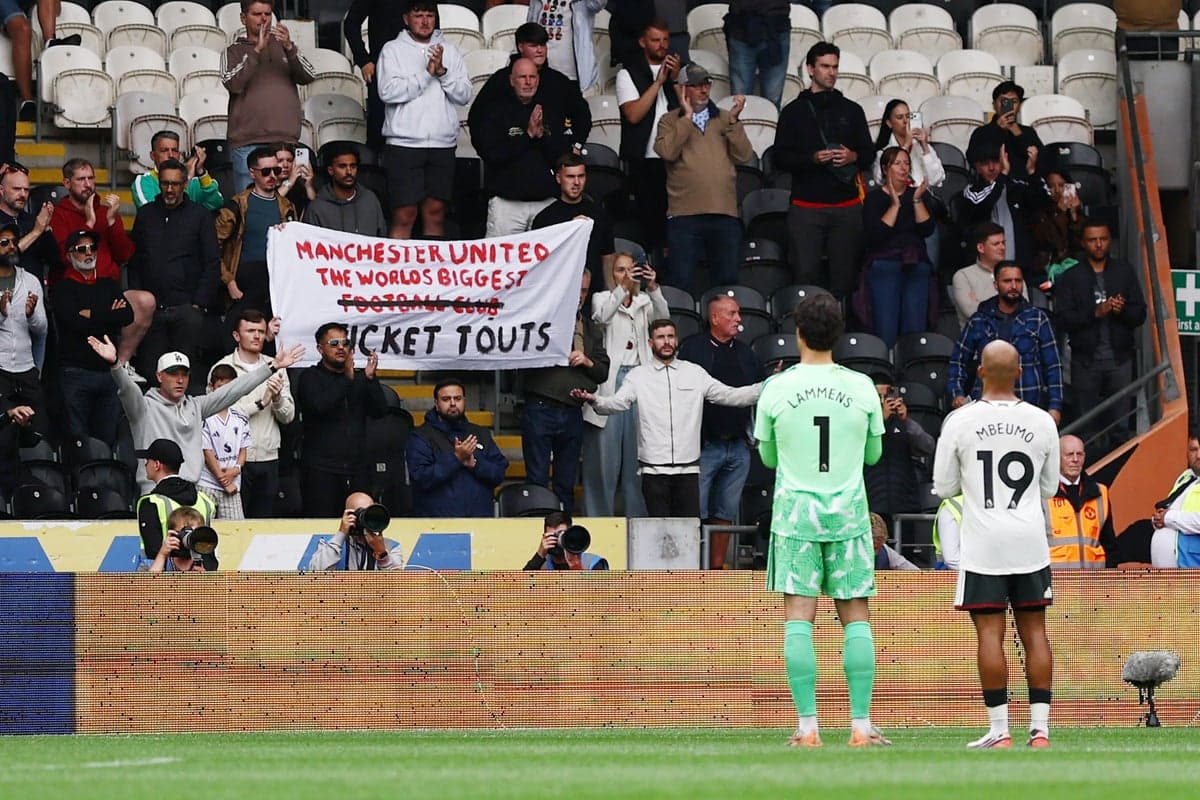 Man United’s fan group reveals banner protest for Manchester derby 