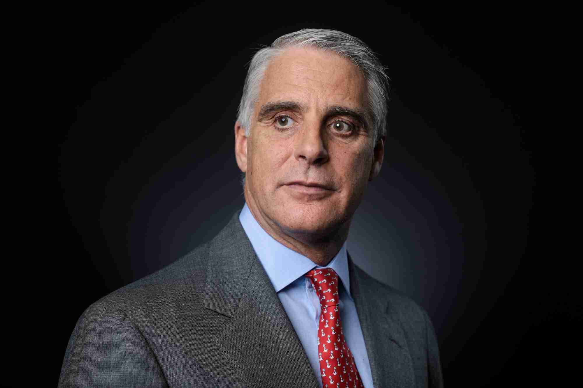 The chairman of the Italian bank, Unicredit, tries to explain the maxi salary increase of CEO Orcel