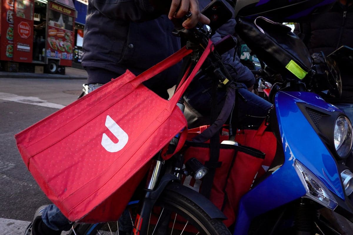 Australian delivery workers to receive minimum $31 an hour under new ‘world-leading’ rules