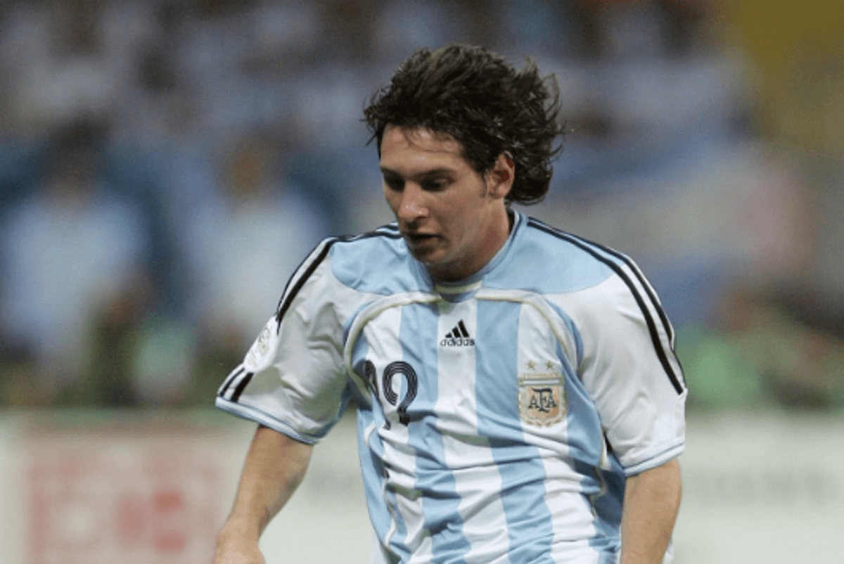 The ‘anti-football’ red card that explains why Lionel Messi has never faced England