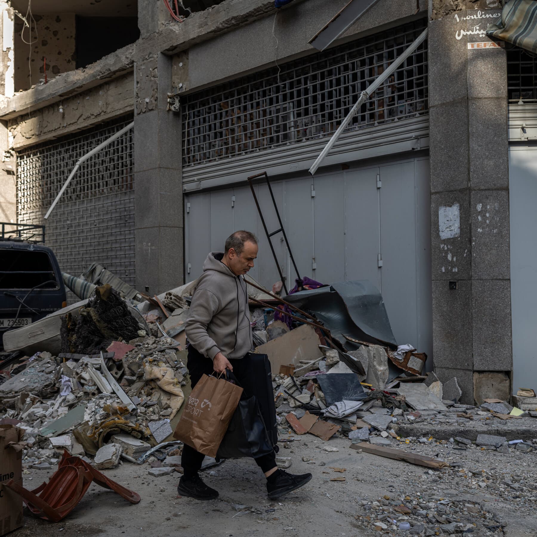 Iran War Live Updates: Cease-Fire Tested by Confusion Over Strait and Strikes on Lebanon