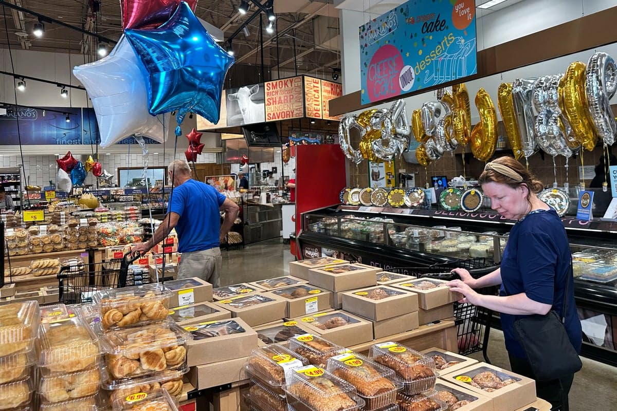 US consumer confidence inches up as economic pessimism lingers