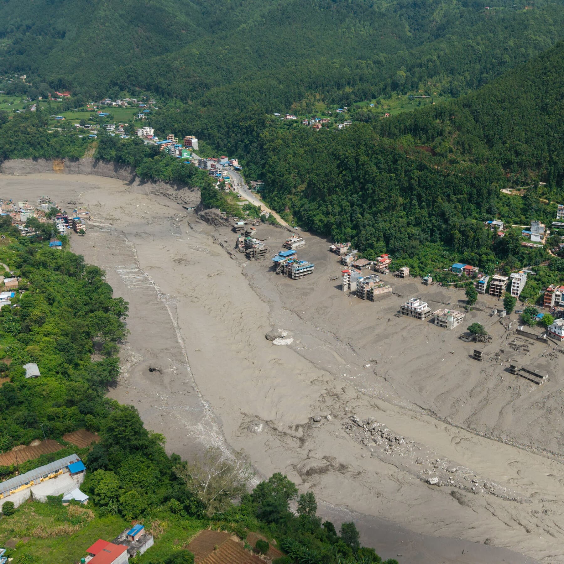 Catastrophic Flood Hits Nepal, Engulfing Crowds and Causing Quake