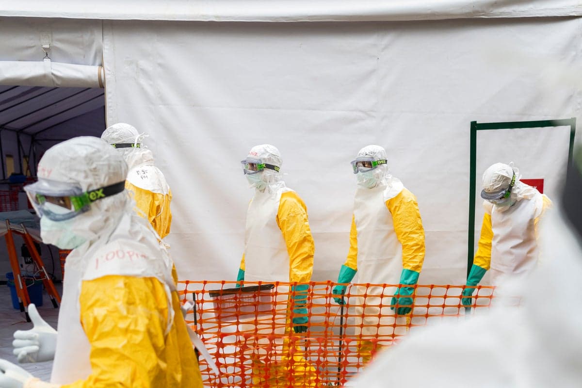 Ebola deaths surge to 1,000 as mistrust keeps people from health clinics
