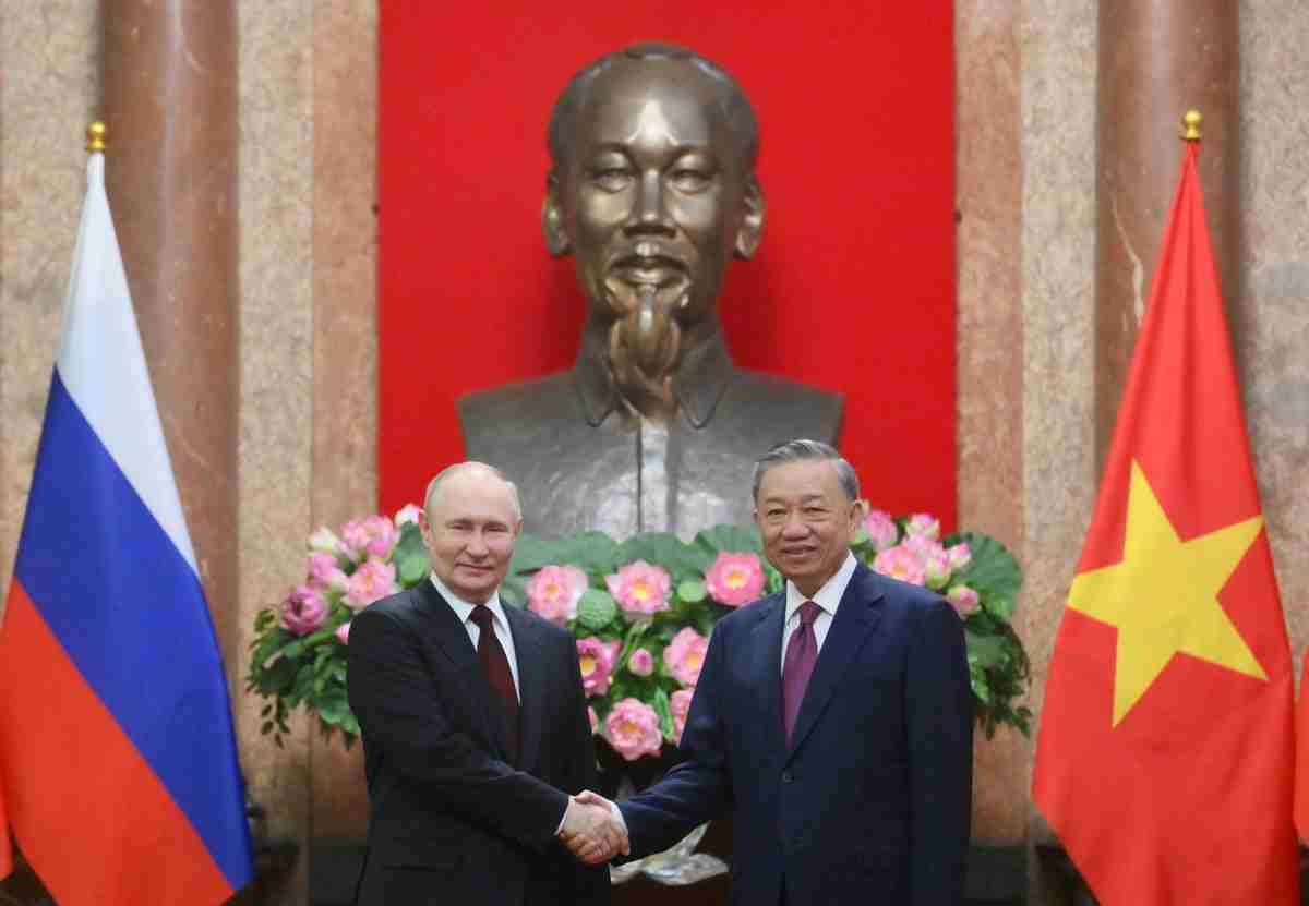 Russia-Ukraine war – live: Putin’s North Korea weapons threat ‘incredibly concerning’, says US