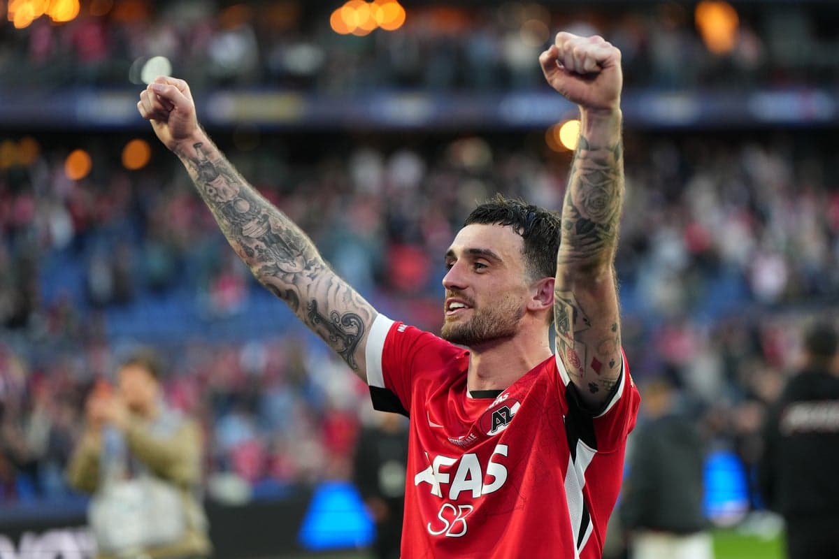 Ajax and Real Betis ignite interest in Ireland striker Troy Parrott