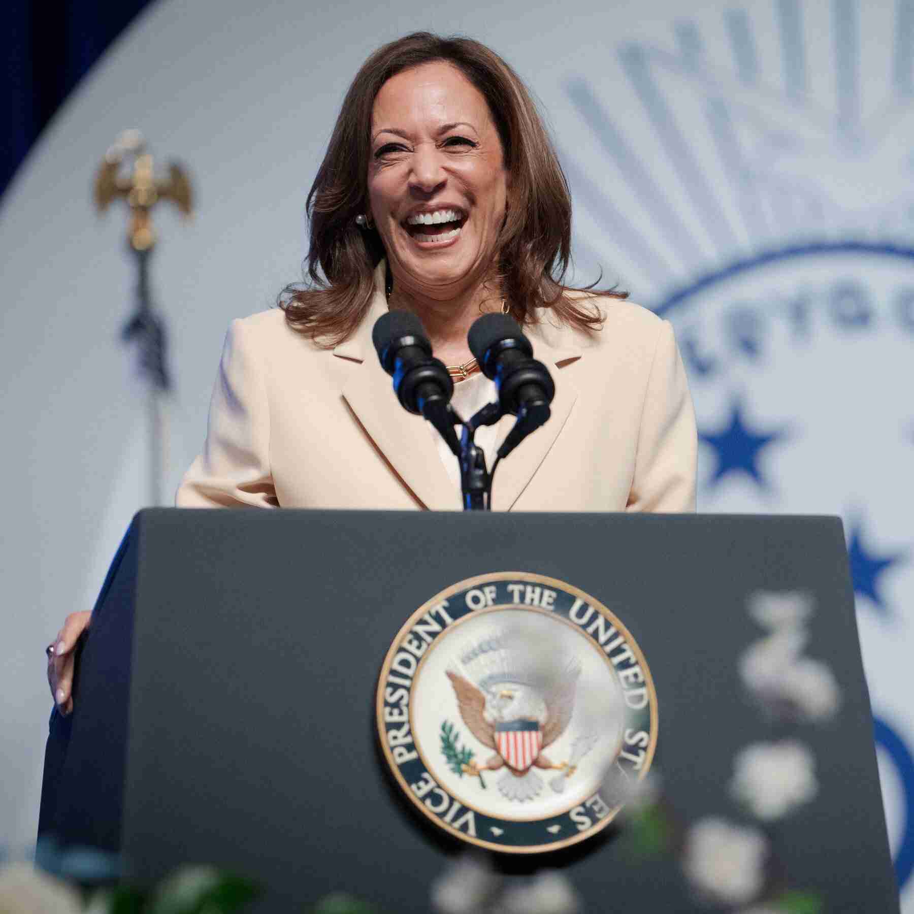 A Comedy Critic Weighs In on Kamala Harris’s Laugh
