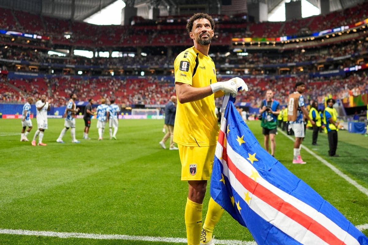 Cape Verde's Vozinha becomes an Instagram sensation thanks to his saves and a streamer's push