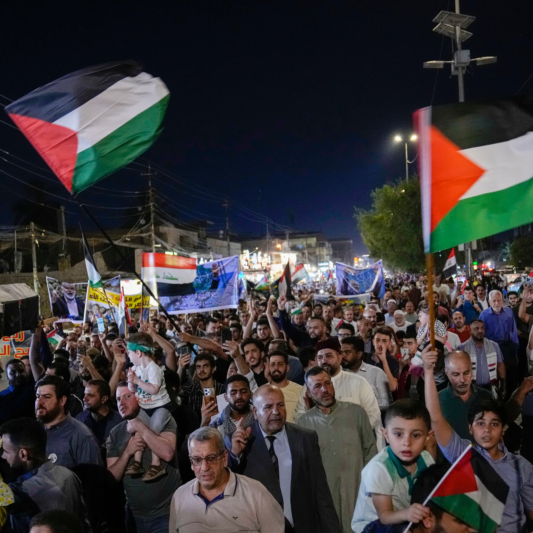 Once Considered Foes, Iran-Backed Groups Get a Warm Welcome From Iraq
