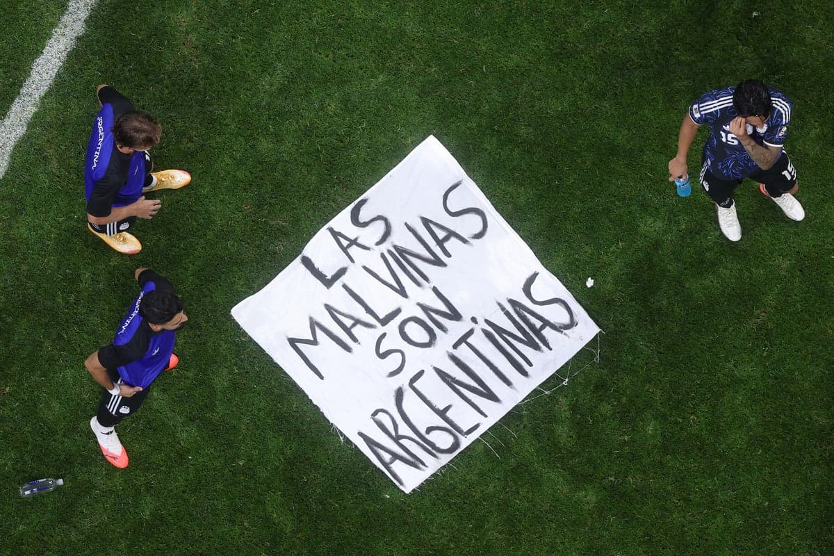 Argentina midfielder defends Malvinas banner after World Cup win: ‘A sad part of our history’