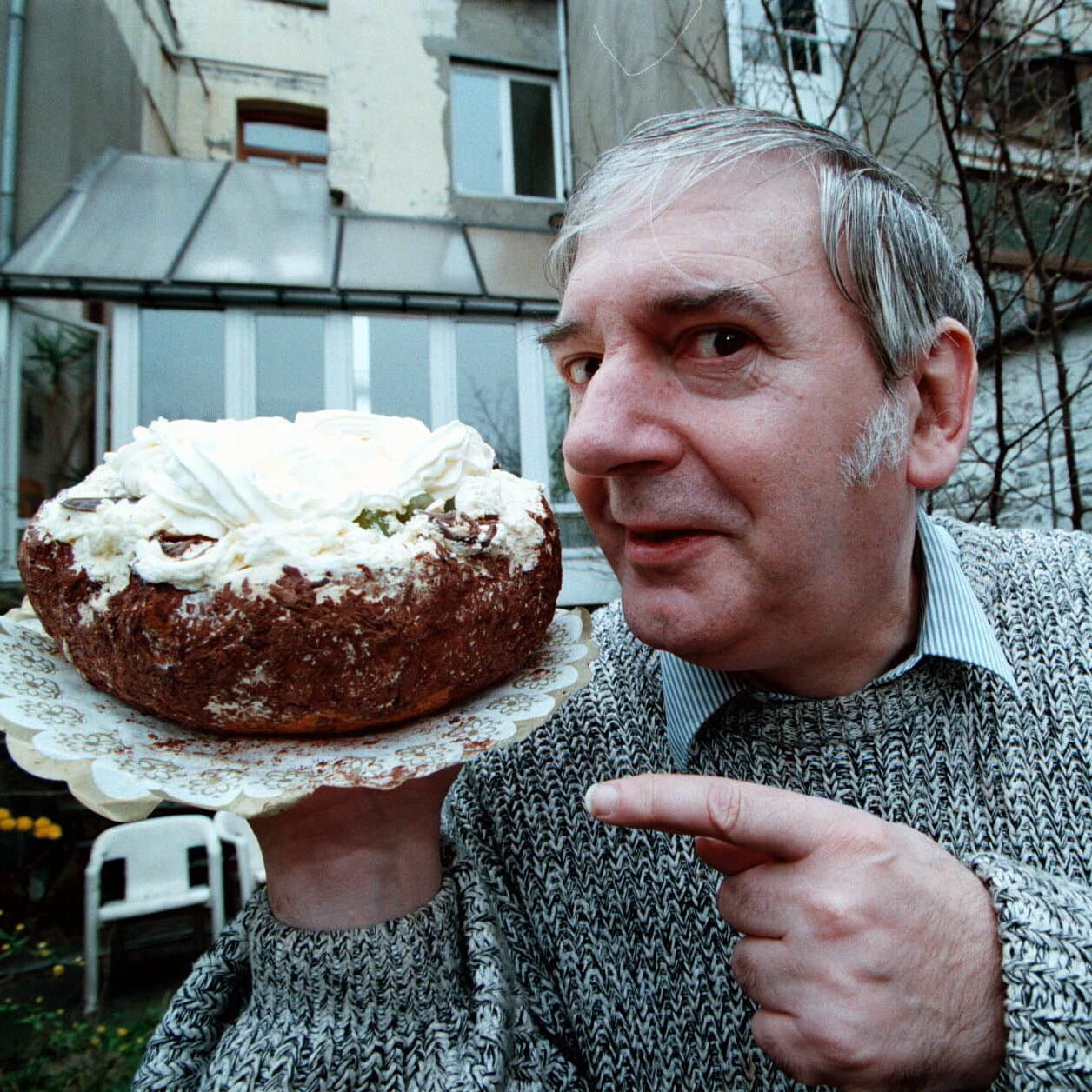 Noël Godin, Prankster Who Threw Pies at the Powerful, Dies at 80