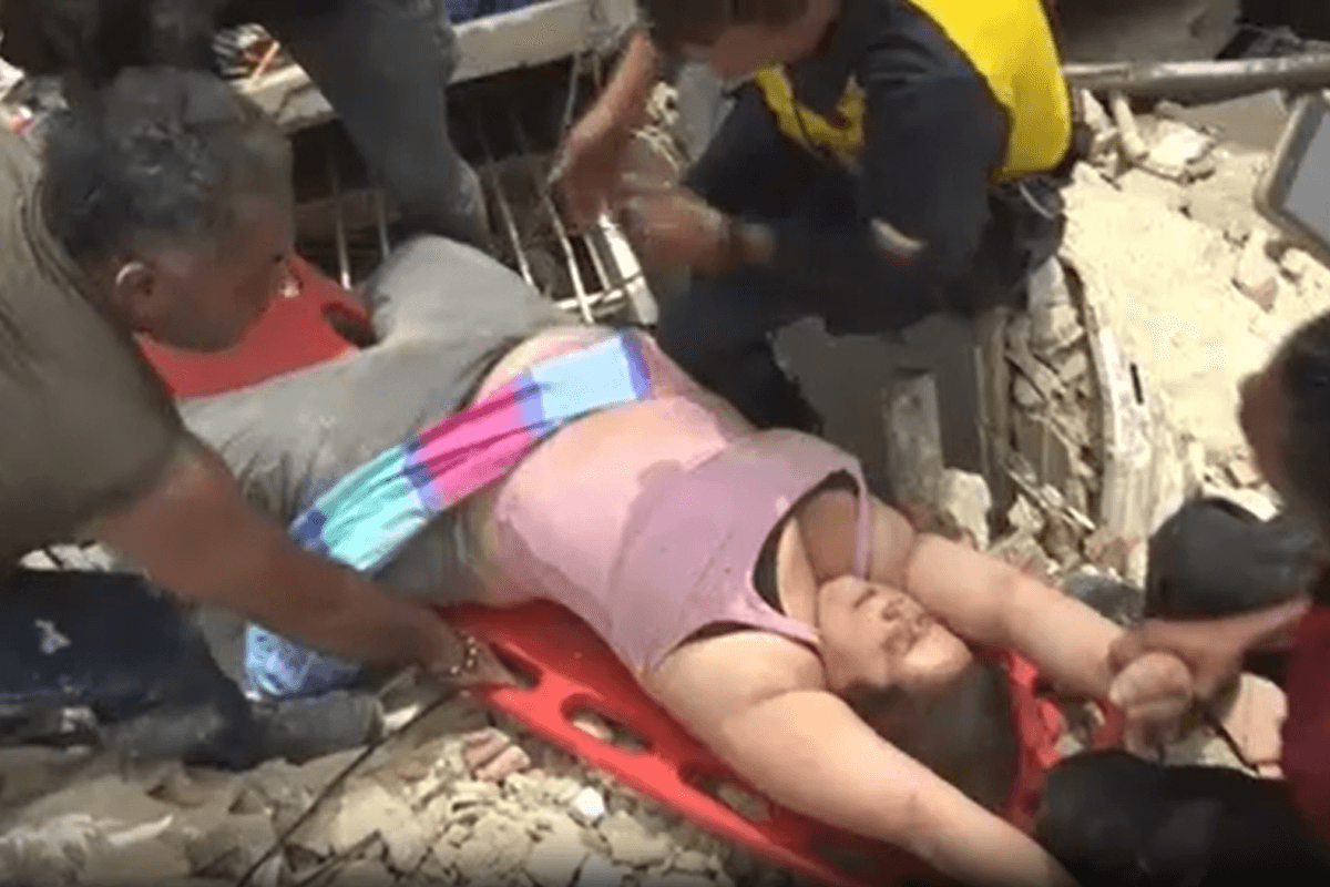 Dramatic moment woman pulled from rubble after Venezuela earthquake kills hundreds