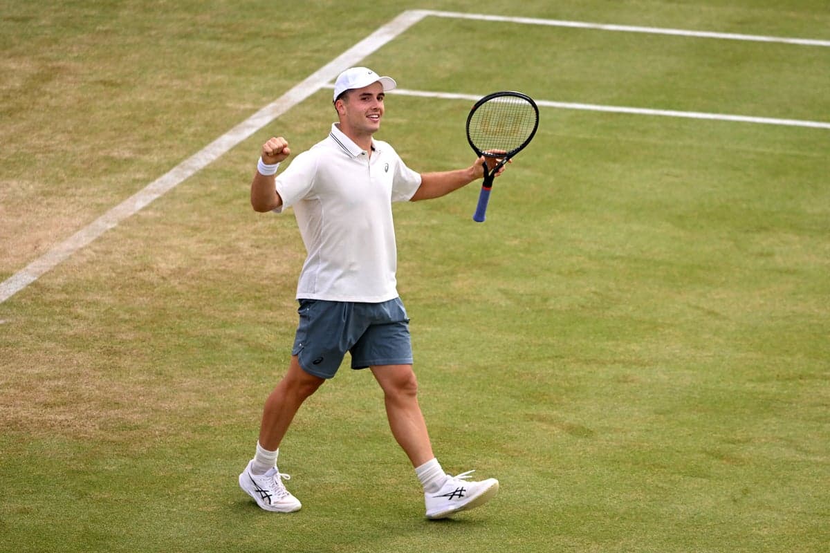 British wildcard Arthur Fery overcomes nosebleed drama to reach Queen’s quarter-finals