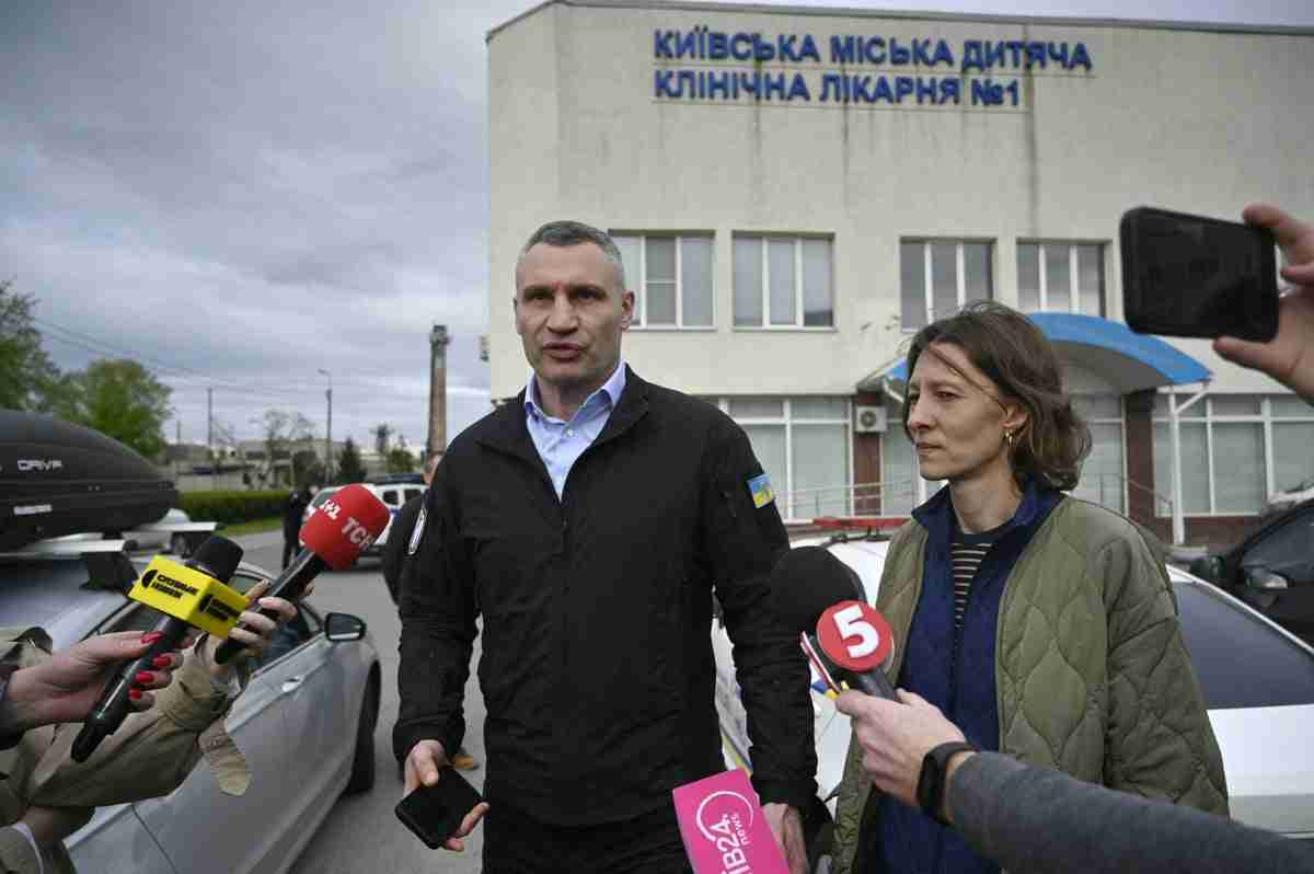 Ukraine-Russia war live: Putin’s troops advance as Kyiv’s commander-in-chief says frontline situation worsening