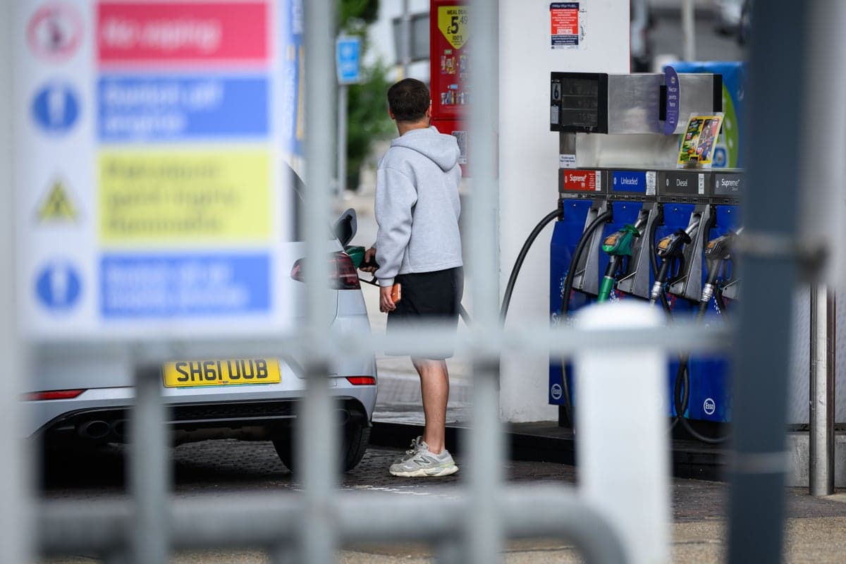 Oil hits $100 for first time since July as chaos continues in Strait of Hormuz