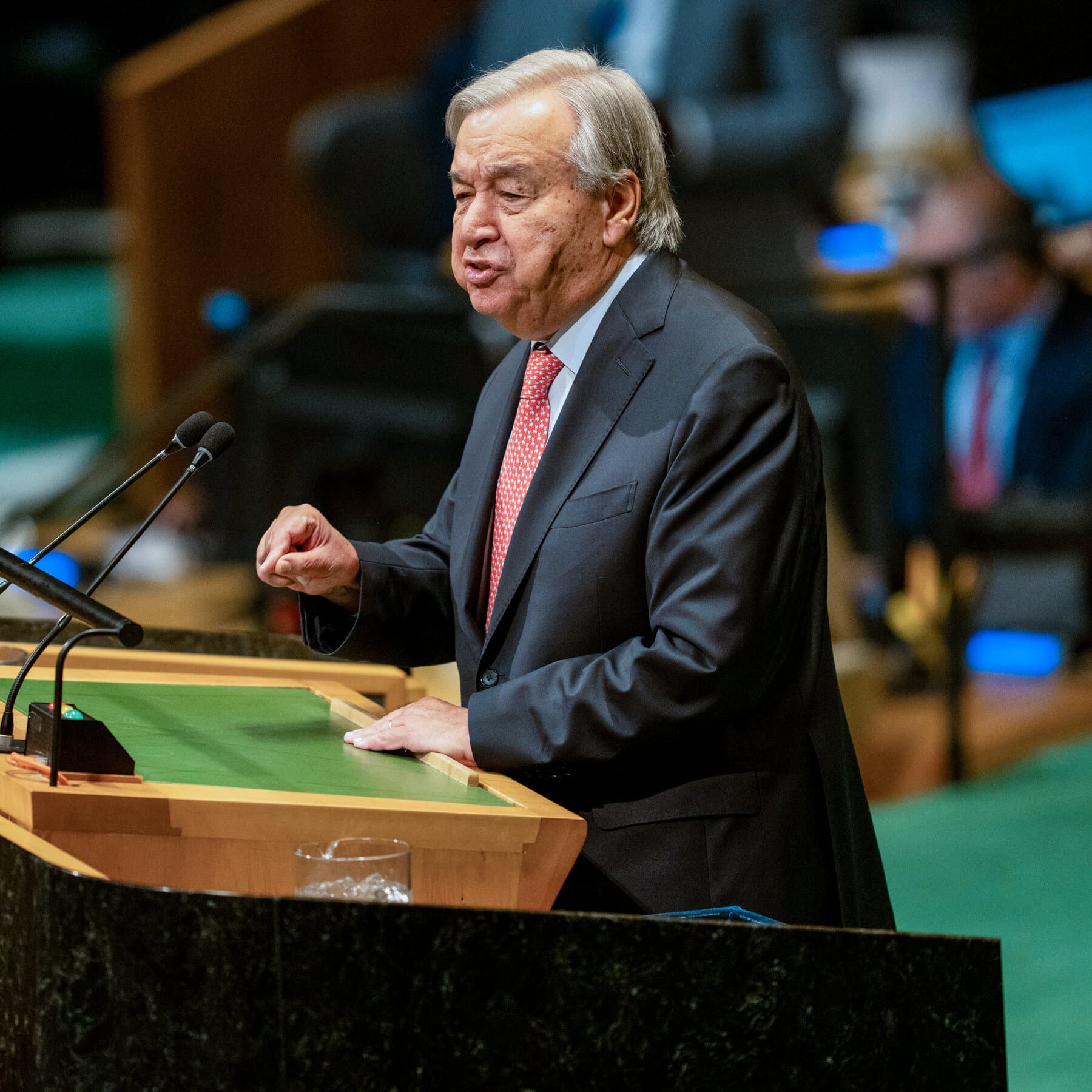 U.N. Leader Uses Final Speech to Issue Stark Warning