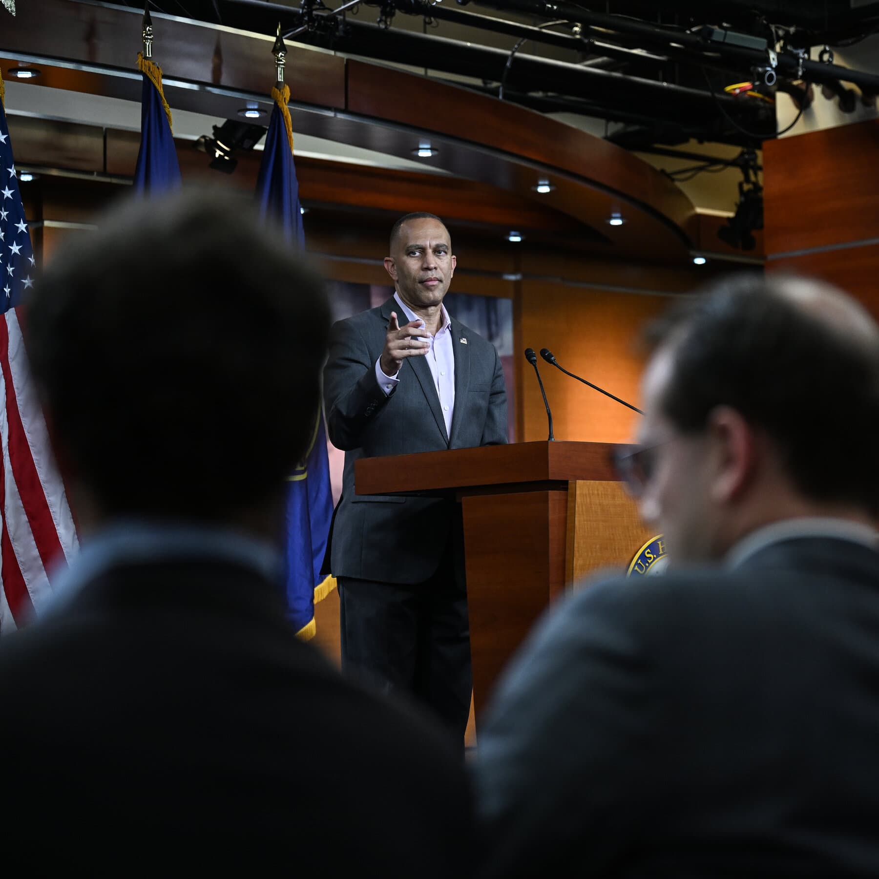 Jeffries Says He Will Oppose Proposal to Cut Off U.S. Aid to Israel