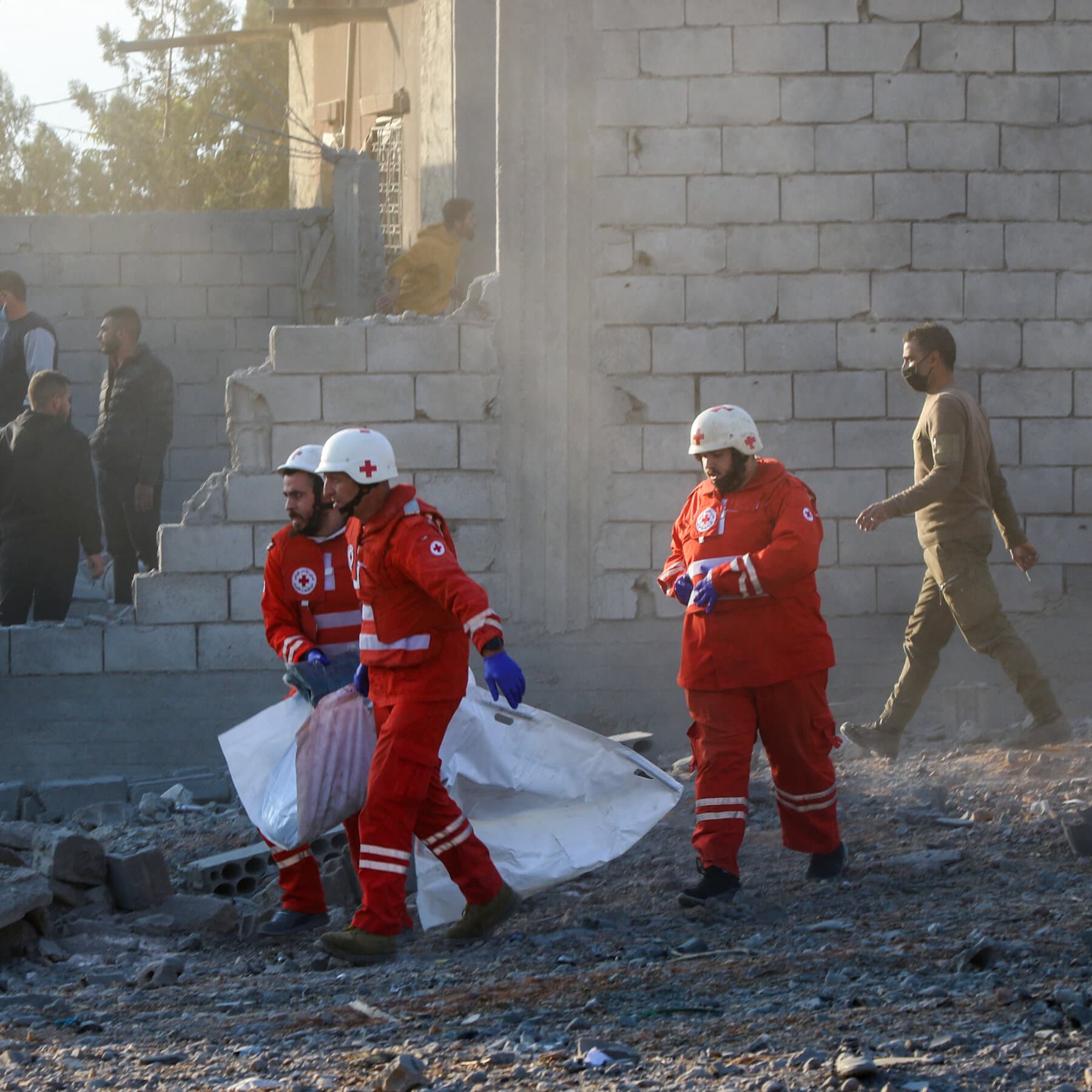 Israel Bombs Targets in Syria, and Keeps Up Strikes in Lebanon