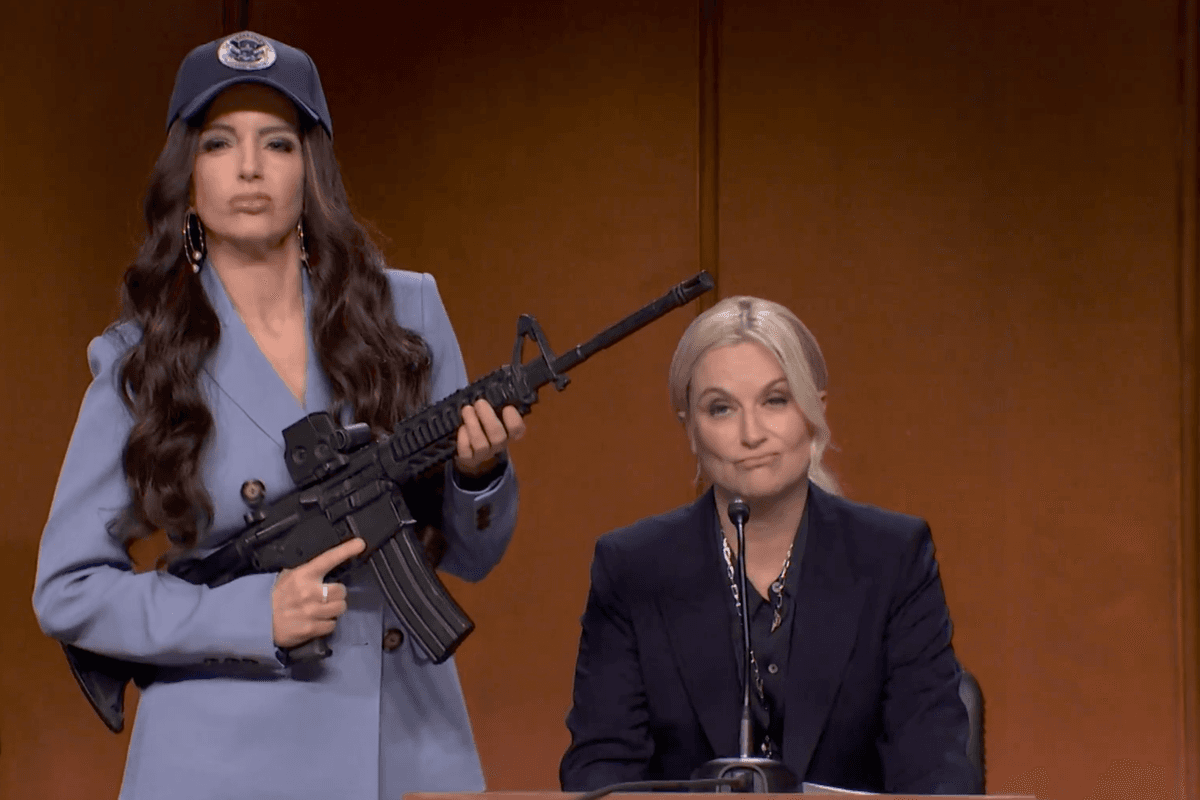 Amy Poehler and Tina Fey reunite to deliver brutal takedown of Bondi and Noem in SNL Cold Open