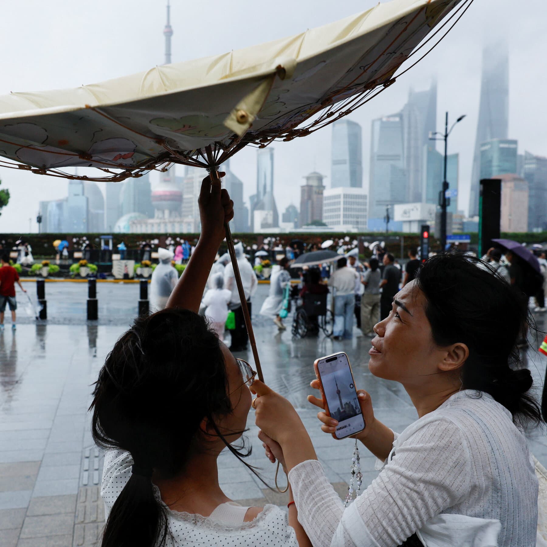 Typhoon Dolphin Barrels Into China, Prompting Mass Evacuations
