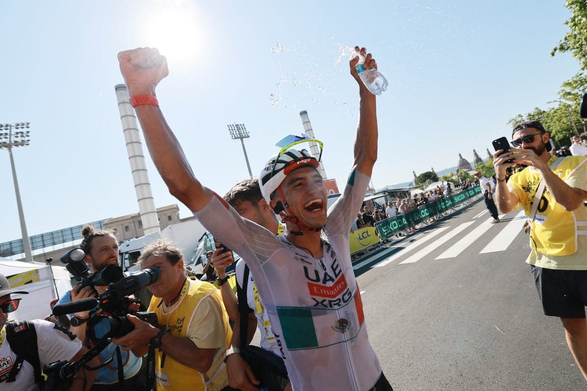 Isaac del Toro overcomes mechanical nightmare to win Tour de France stage two