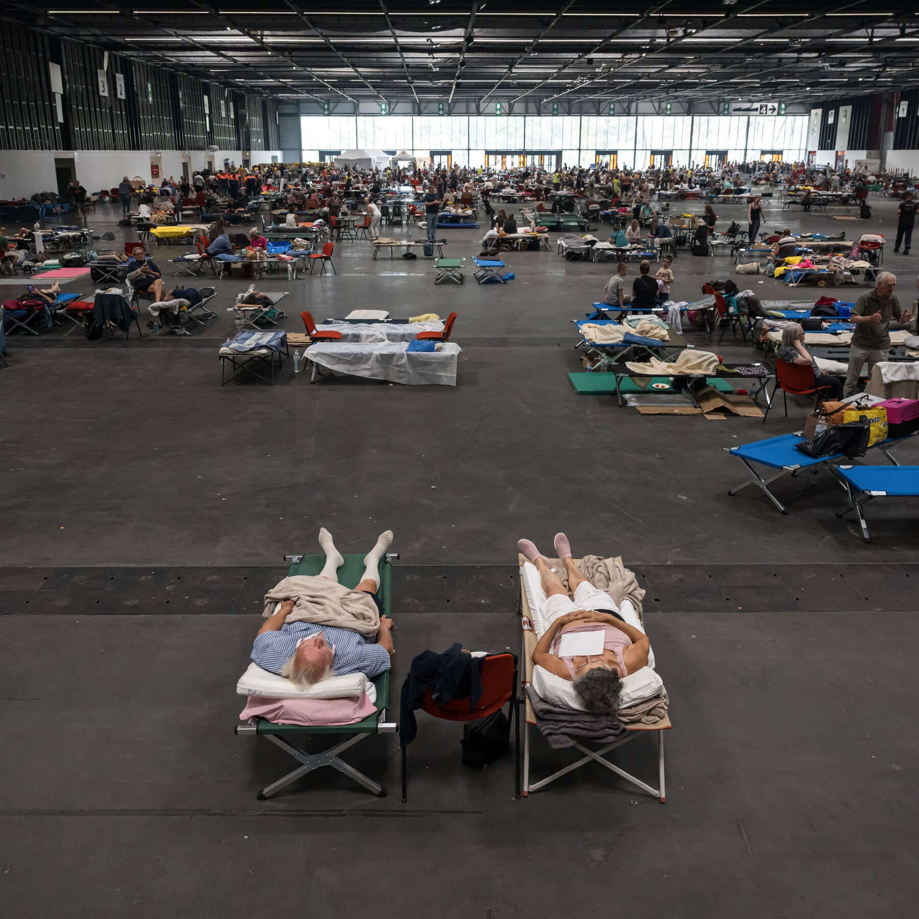 Flames Advance on Bordeaux, Where Evacuees Balance Dread and Hope