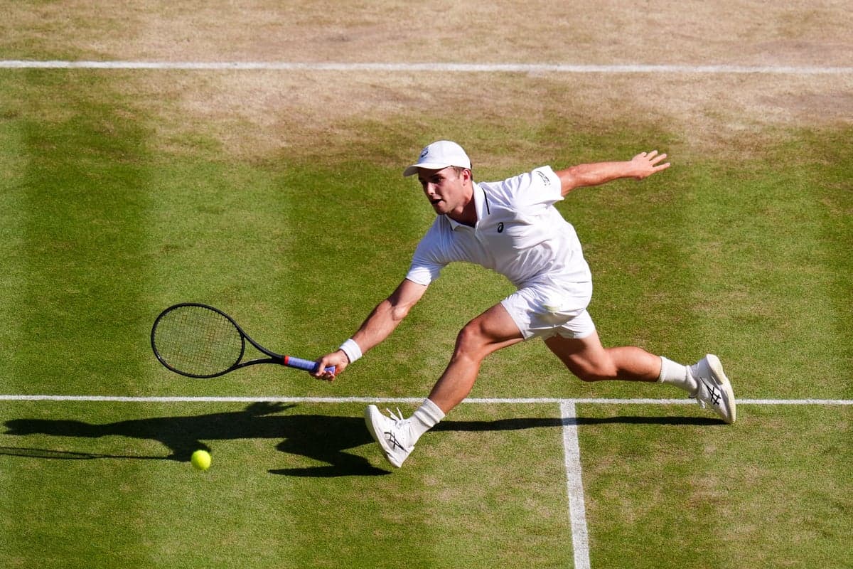 Arthur Fery urged to overcome early nerves and ‘shake up’ Alexander Zverev