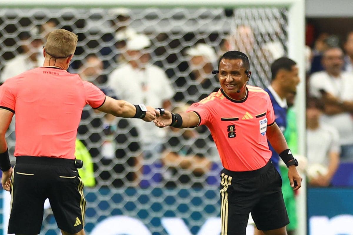 France vs Spain hit with unexpected delay after referee mishap
