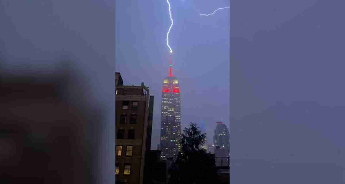 Moment lightning strikes Empire State Building captured in dramatic video