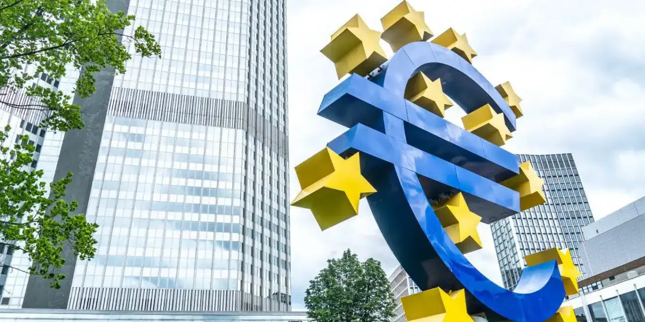Central Bankers Debate Dollar’s Dominance as Euro Gains Ground